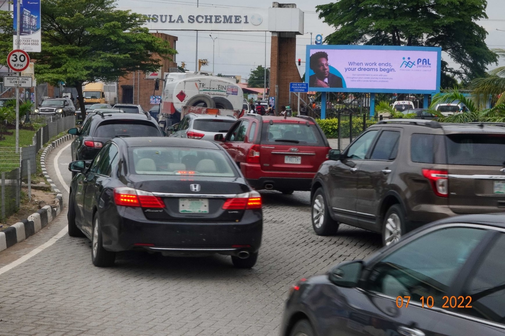 Convex led @ LEKKI PENINSULA SCHEME 1 GATE BY ZENITH BANK, ADMIRALTY WAY LEKKI FTT LEKKI-EPE EXPRESSWAY — Lagos